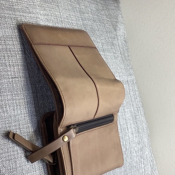 Bosca leather wallet - Picture 8 of 15